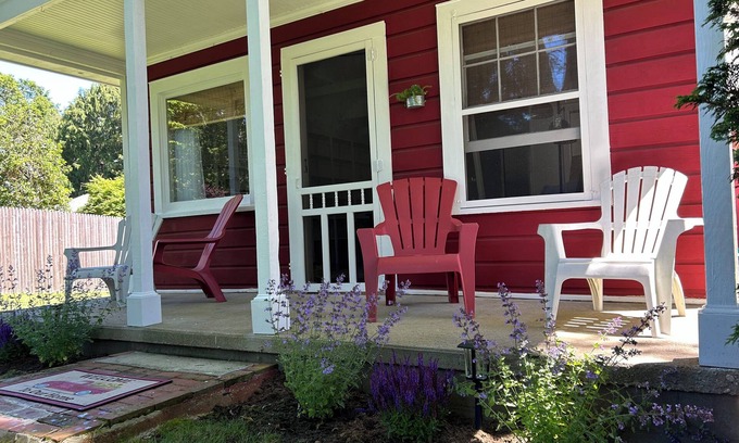 Baiting Hollow Cabaña | The Little Red Cottage - A cozy home steps away from private beach & wine trail.