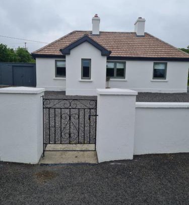 Tyrrellspass Casa | The Little White House