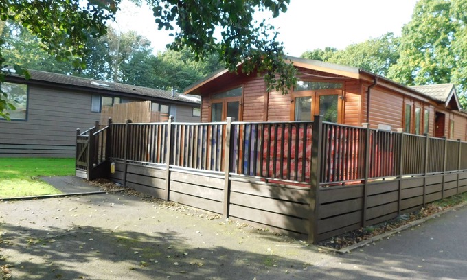 North Walsham Cabaña | The Lodge, Alder Country Park - a lodge that sleeps 4 guests in 2 bedrooms