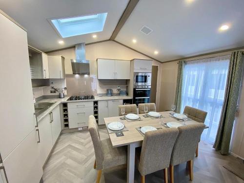 Chichester Complejo | The Lodge