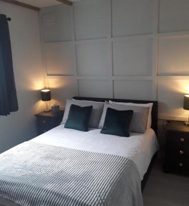 Dublin Cabina | The Lodge guesthouse