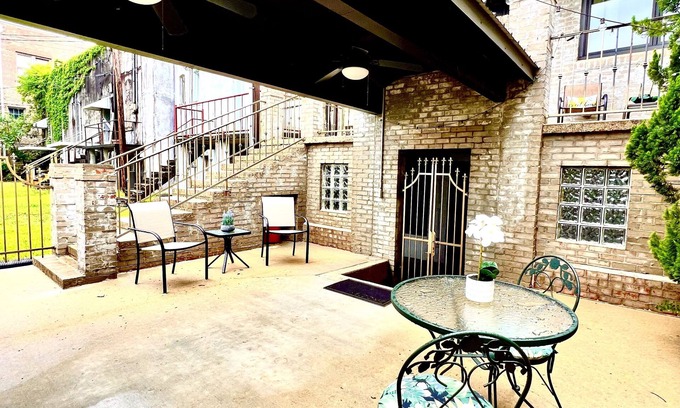 McComb Apartamento | The Loft aka “The Artist Loft” Downtown McComb