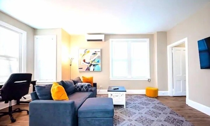 Wilmington Apartamento | The Loft at Gilpin Place*King Bed*Trolley Square! by RedAwning
