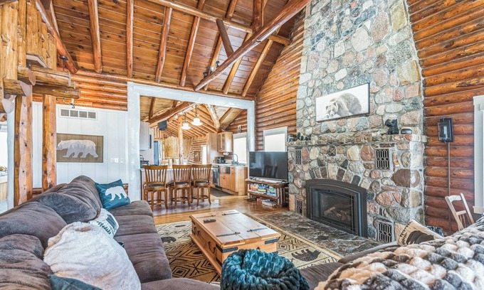 Gladwin Cabina | The Log Weekend: Cozy Up for a Crisp, Colorful Lakeside Escape