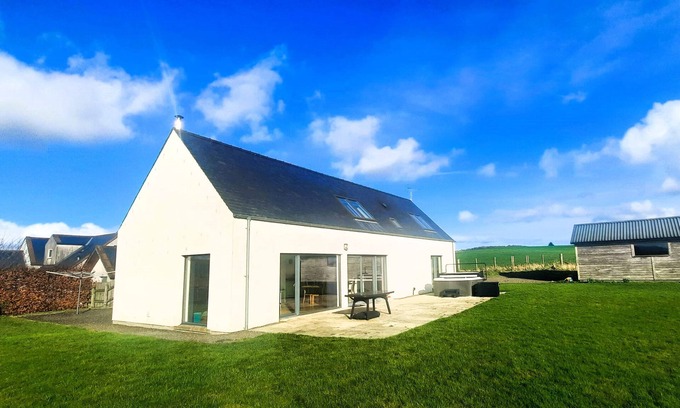 Castle Douglas Cabaña | The Longhouse - a house that sleeps 8 guests in 4 bedrooms