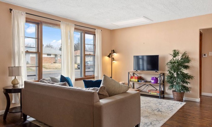 University City Casa | "The Loop" 10min walk: Restaurants + Bars, Wash U