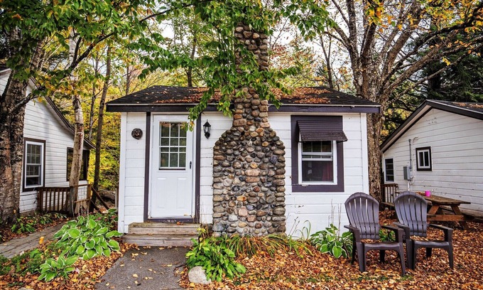 Lincoln Cabina | The Lost River Retreat at the PEMICABINS