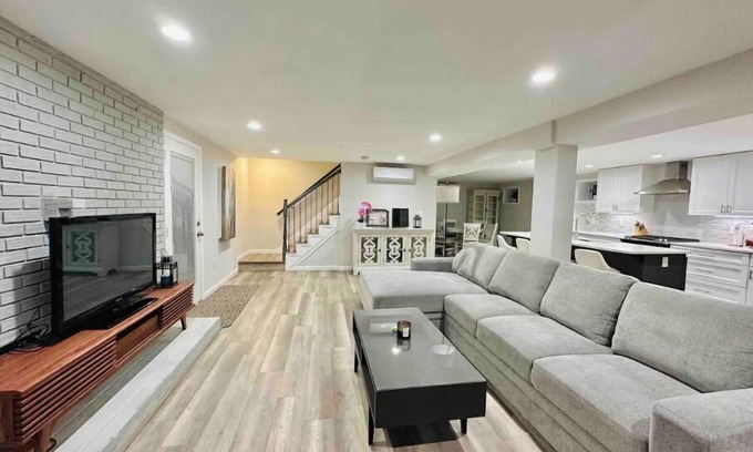 Nauck Casa | The Lowell House: Oasis of Arlington