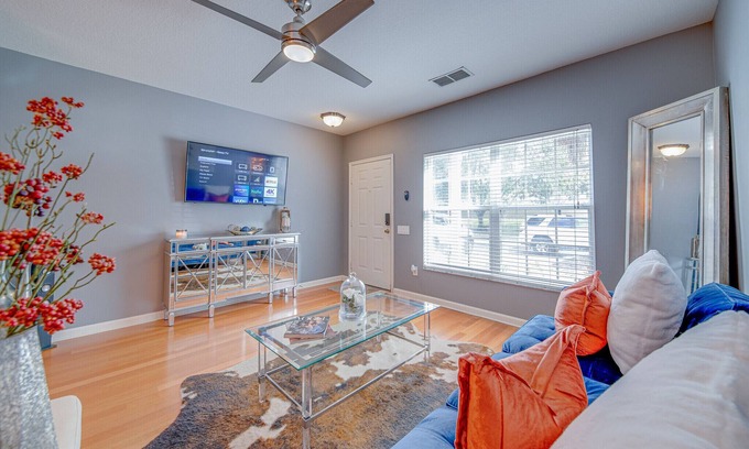 Lake Mary Casa | The Lux At Lake Mary in Quiet Gated Community.