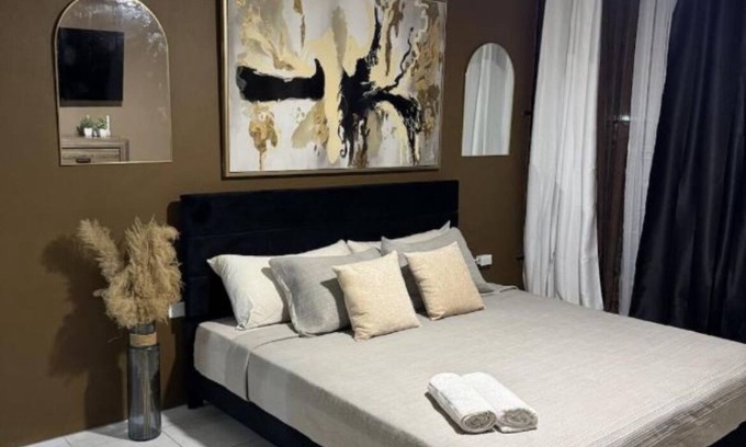 Camperdown Apartamento | The Luxe Studio - centrally located in the heart of Kingston