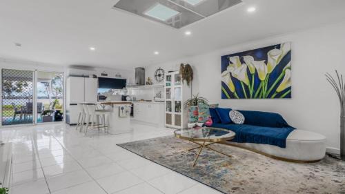 Sandstone Point Casa | The Luxe Waterfront