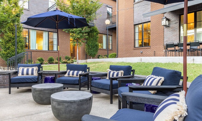 Germantown Apartamento | The Magnolia Full Hotel | Sleeps 144 + Courtyard