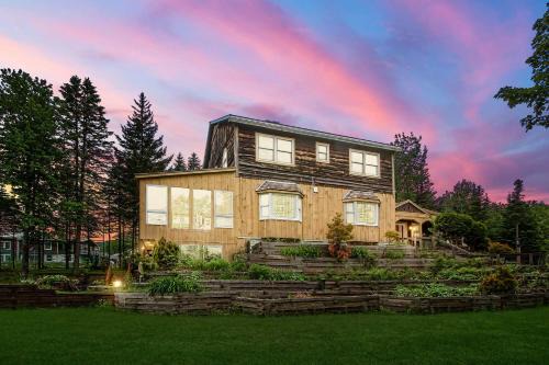 West Dover Villa | The Mahogany Villa Indoor pool Spa Sauna Gameroom