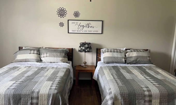 Grubville Casa | The Main House at Peppermint Springs Farm. Spacious 2 bedroom and 2 bath