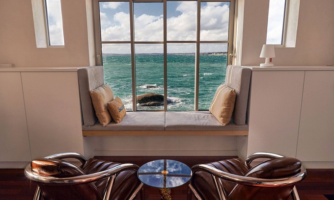 Kerherou Casa | The ‘Maison du Douanier’ rises above the Atlantic, like a boat