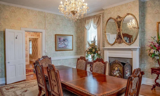 Altamont Casa | The Manor 1885 Altamont