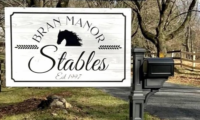 Sinking Spring Casa | Casa histórica de "The Manor House" en 15 acres en Bran Manor Equine Sanctuary.