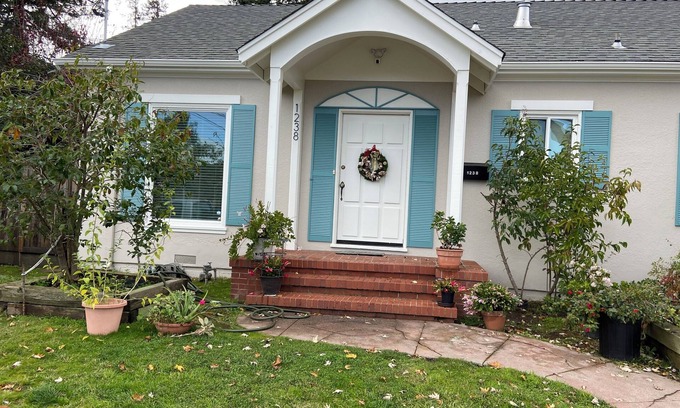 Central San Mateo Casa | The Maple house- 3 rooms with 1 bedroom for rent with sharable Living & Bathroom