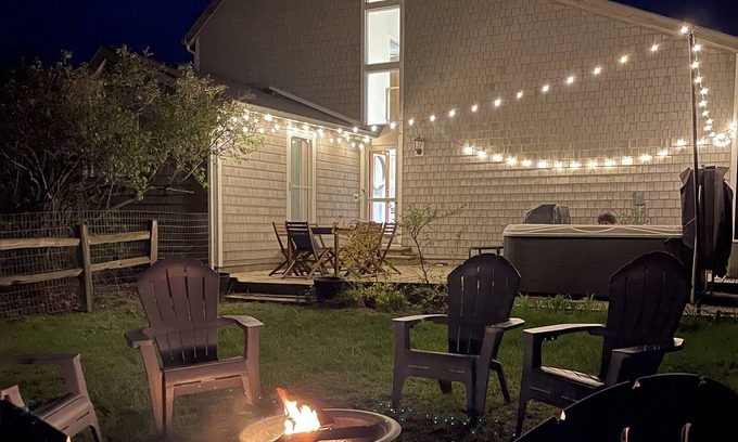 Northport Casa | The Mariner Petite: 2BR, Hot Tub, In Village, Pets