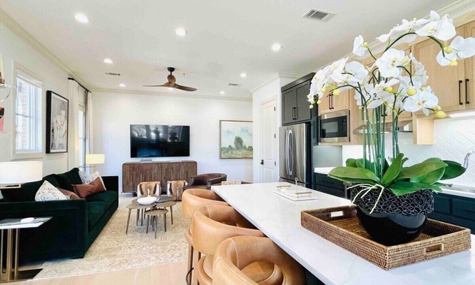 Oxford Casa | The Marley, 2BR Square Stay by Velvet Ditch Villas