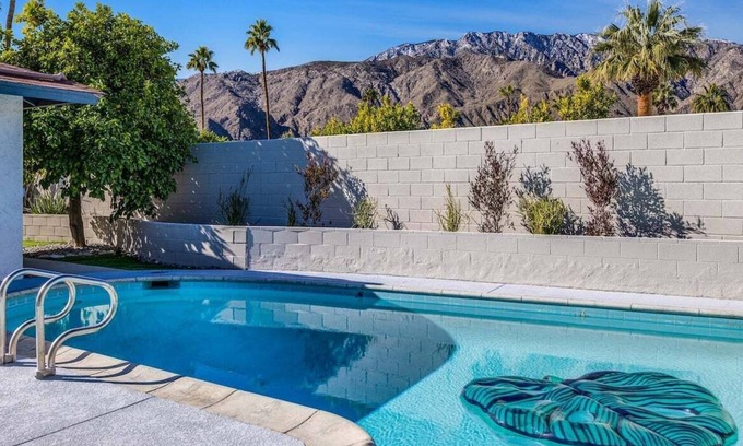 Vista Norte Casa | The Marlon Blando House - Mid-Century Magic: Private Palm Springs Retreat with Stunning Views