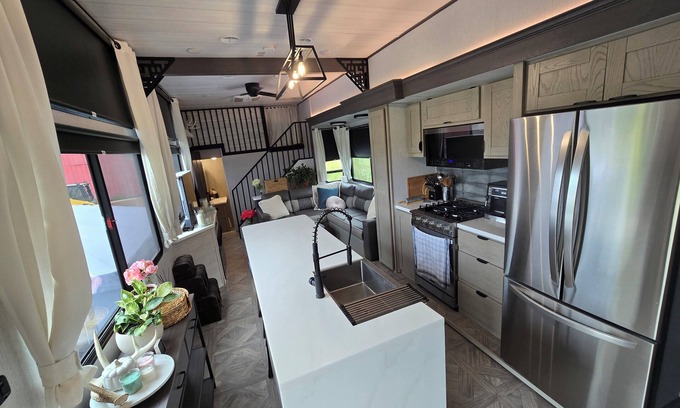 Russell Casa | The Meadow House, Country Retreat