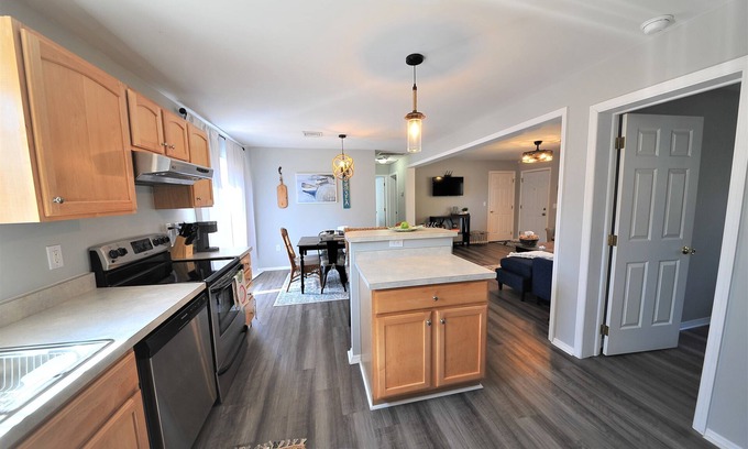 Rock Hall Casa | The Mellow Yellow Rancher near the Chesapeake Bay.