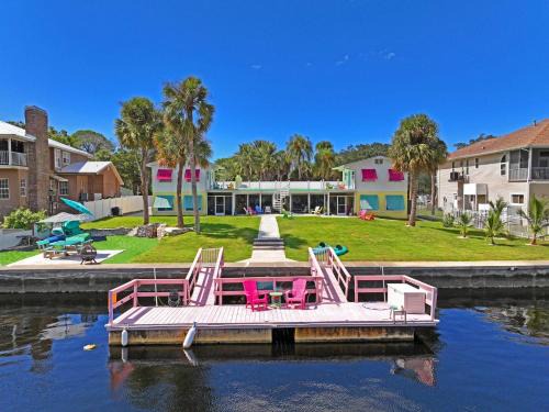 New Port Richey Estates Apartamento | The Mermaid on the Cotee River
