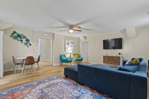 Columbia Casa | The Mid-Century Hub Close to Everything