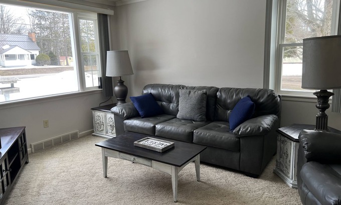 Gladstone Casa | The Mill House - Comfortable 3 Bed House with Vintage Charm