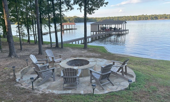 Dogwood Cabina | The Million Dollar View Lakehouse ~Sleeps 10 ~Kayaks ~Fire Pit