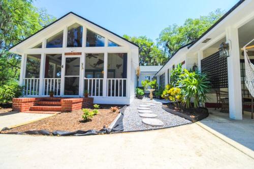 St. Augustine Casa | The Mini Moody - Luxurious Home Recently Renovated Close to Beach & Downtown