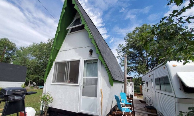 Bitely Casa | The Minnow Pad A-Frame (kayaks/ pontoon included)