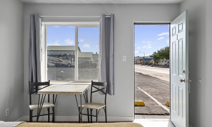 Rock Springs Hotel | The Mint Motel