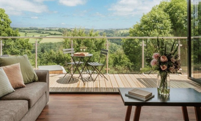 Chittlehamholt Complejo | The Mole Resort, 4 Bedroom Valley View Luxury Lodge with Hot Tub