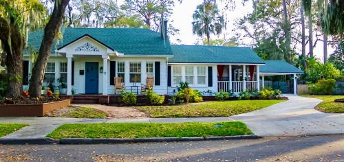 St. Augustine Casa | The Moody Manor -Luxurious Home Recently Renovated Close to Beach and Downtown