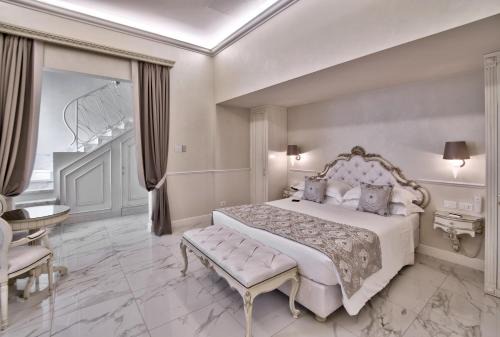 Santa Maria Novella Hotel | The Moon Boutique Hotel & Spa
