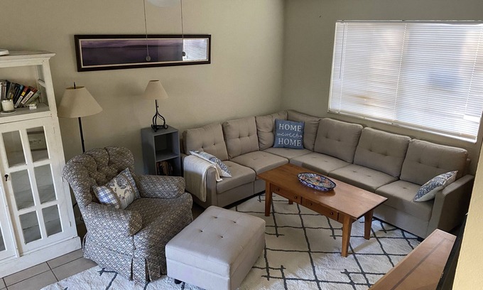 Arlington Condominio | The most living space at this price-1500 SF Upstairs downstairs town house!