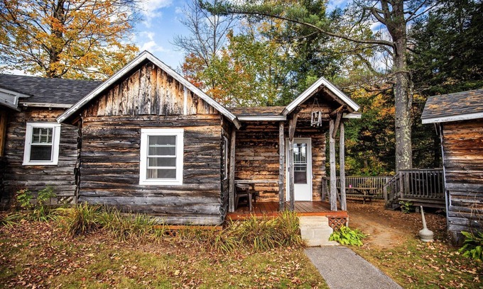 Lincoln Cabina | The Mount Lincoln HomeAway from Home at the PEMICABINS
