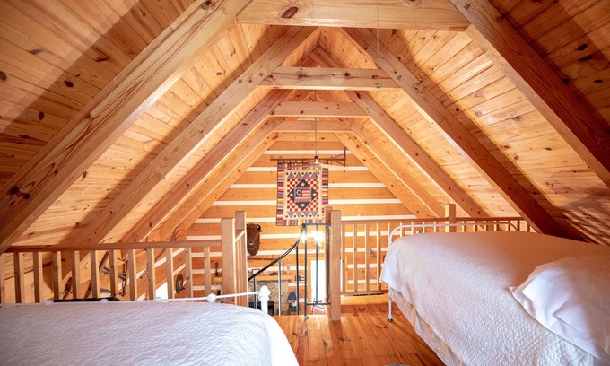 Otto Cabina | Creekfront Log Cabin en 20 acres ... Escucha la corriente