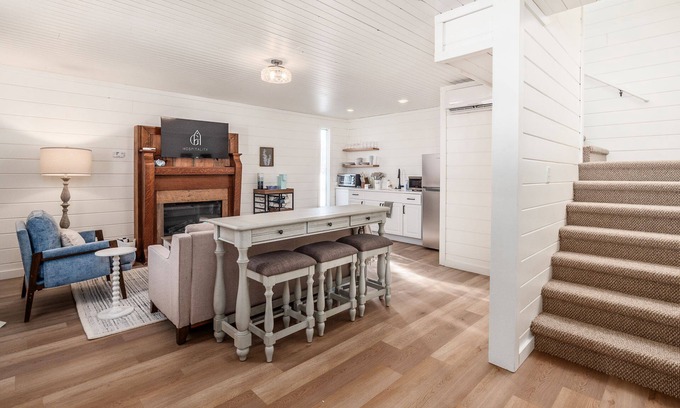 New Plymouth Cabina | The Nest + Pickleball Court l Hot Tub l Hiking