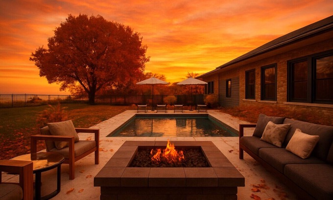 Kingsville Casa | The North Shore Beach House - Your Luxury Waterfront Retreat!