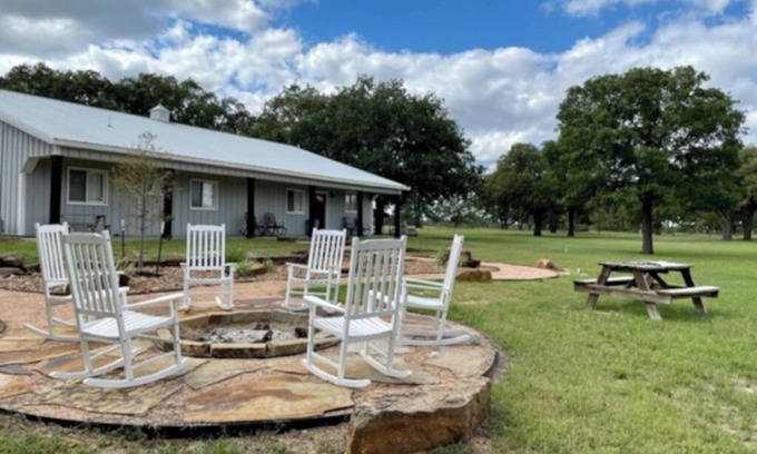 Ledbetter Casa | The O Ranch - Country Setting