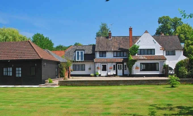 Horstead Casa | The Oak Rooms