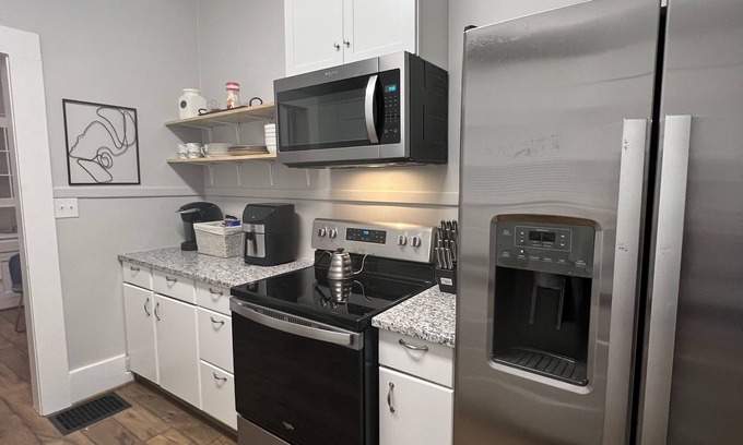 New Castle Casa | The Oasis Home~ Perfect Blend of Luxury & Comfort.