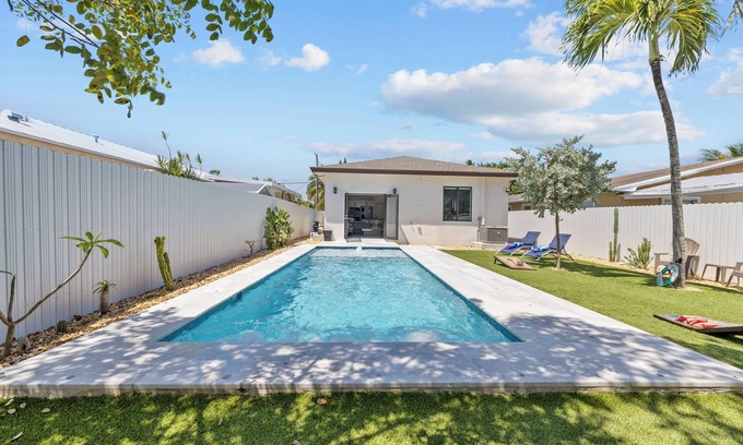 West Park Casa | Last Minute Deal-Pool-Grill- Turf-Mins2Airport, Beach, HardRock