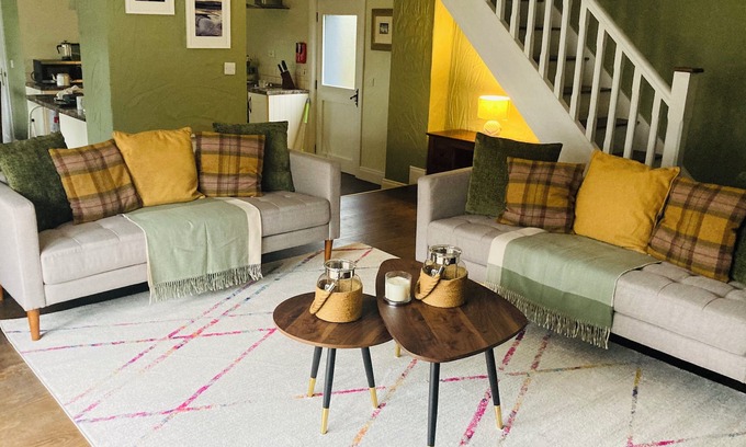 Enniskillen Cabaña | The Old Boathouse Holiday Cottage on the Shores of Lough Erne-4 Double Bedrooms