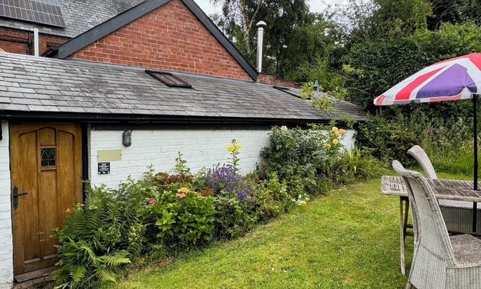 Pembridge Cabaña | THE OLD BAKEHOUSE, pet friendly, with open fire in Pembridge