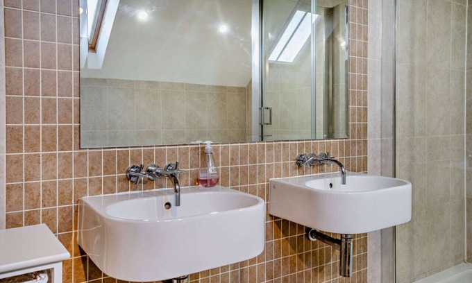 Porthcawl Casa | The Old Barn - Cuatro Habitaciones Casa, Capacidad 8