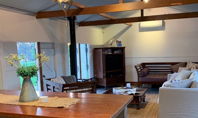 Baerami Cabaña | The Old Dairy at Baerami - A relaxing rural retreat in every sense of the word!